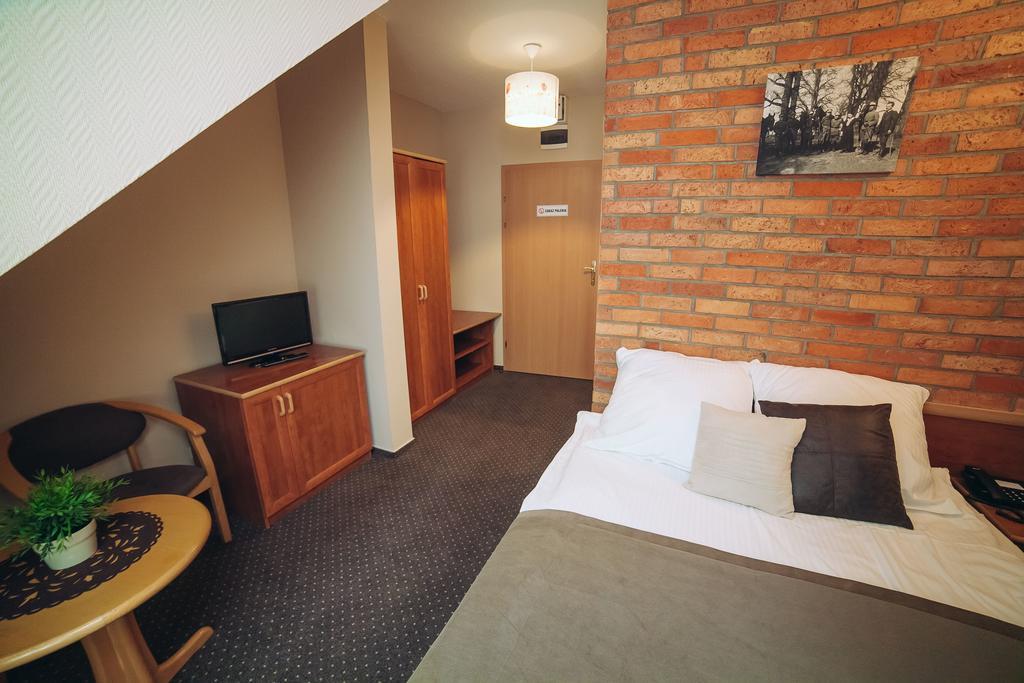 Hubertus Aparthotel & Restaurant & Horse Club Starogard Gdański Rom bilde