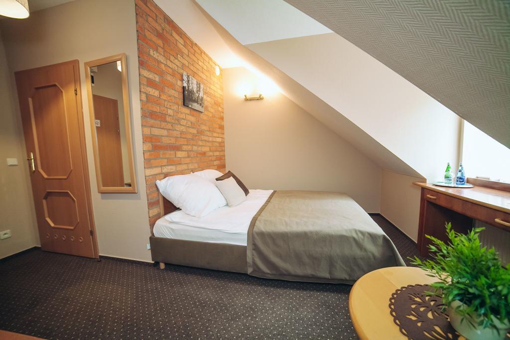 Hubertus Aparthotel & Restaurant & Horse Club Starogard Gdański Rom bilde