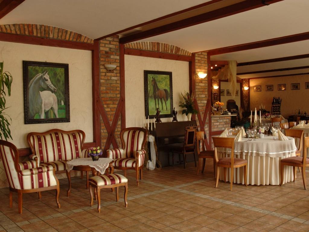 Hubertus Aparthotel & Restaurant & Horse Club Starogard Gdański Eksteriør bilde