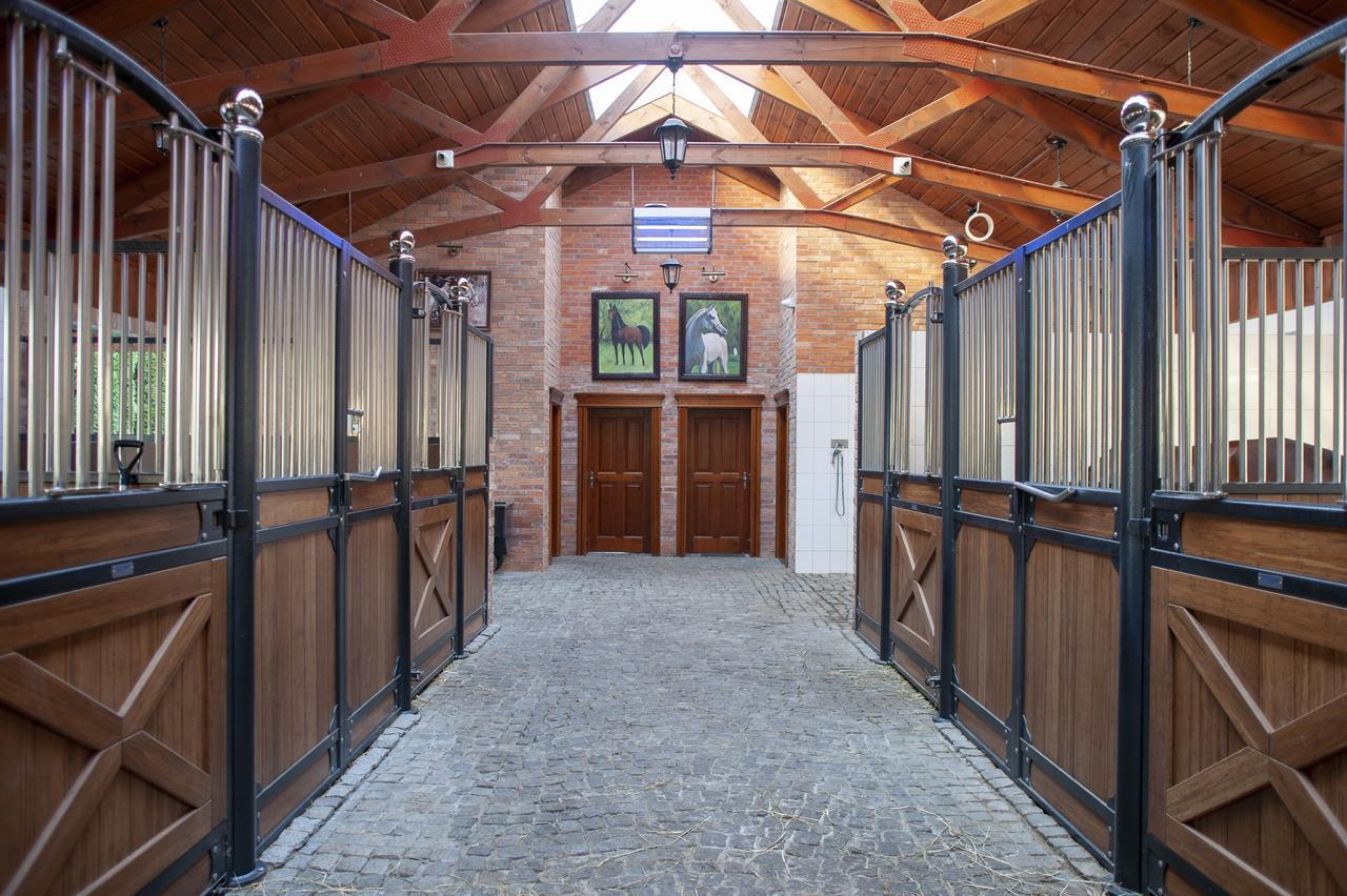 Hubertus Aparthotel & Restaurant & Horse Club Starogard Gdański Eksteriør bilde